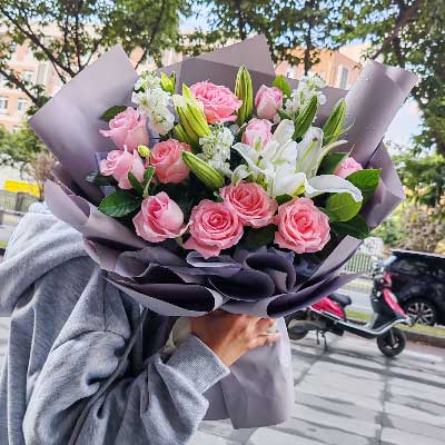 大庆11朵戴安娜粉玫瑰百合，与你一起追逐梦想
