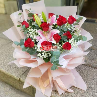 大庆11朵红玫瑰百合，全世界里只有一个你